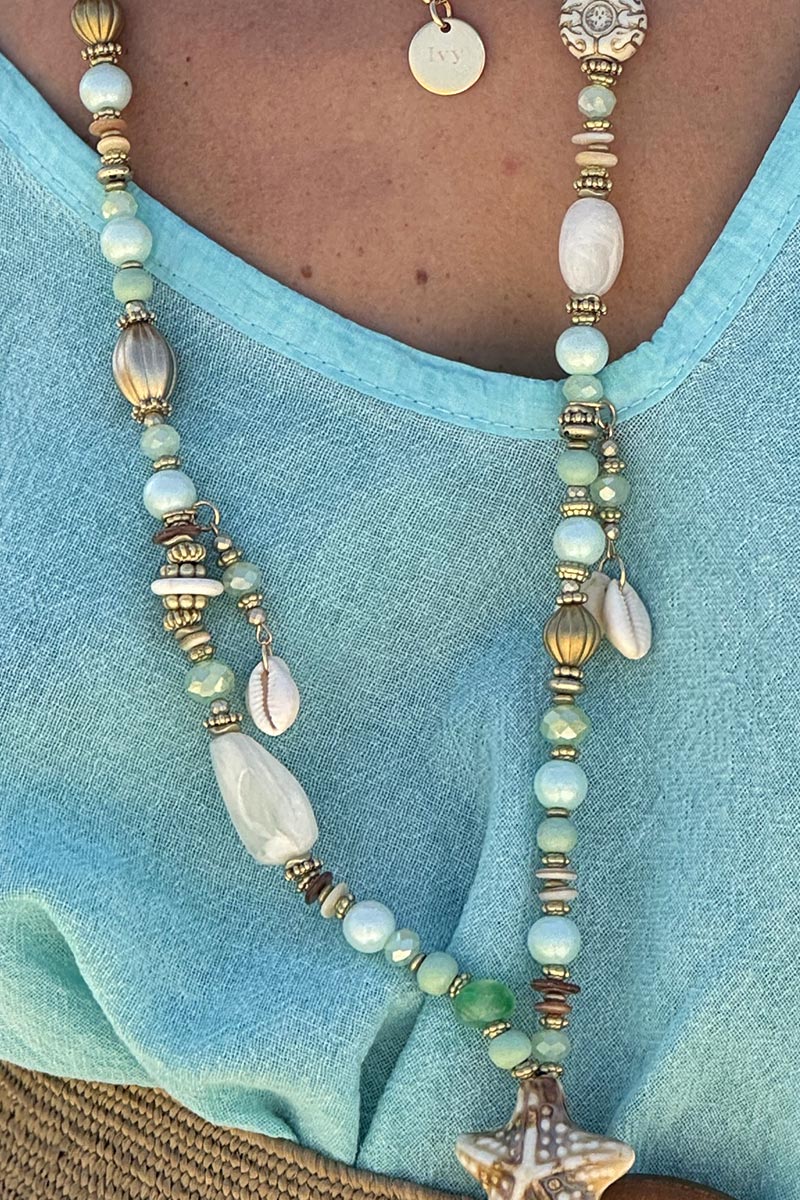 Collier sautoir en  perles nuances de vert d'eau pompon sauge et étoile de mer