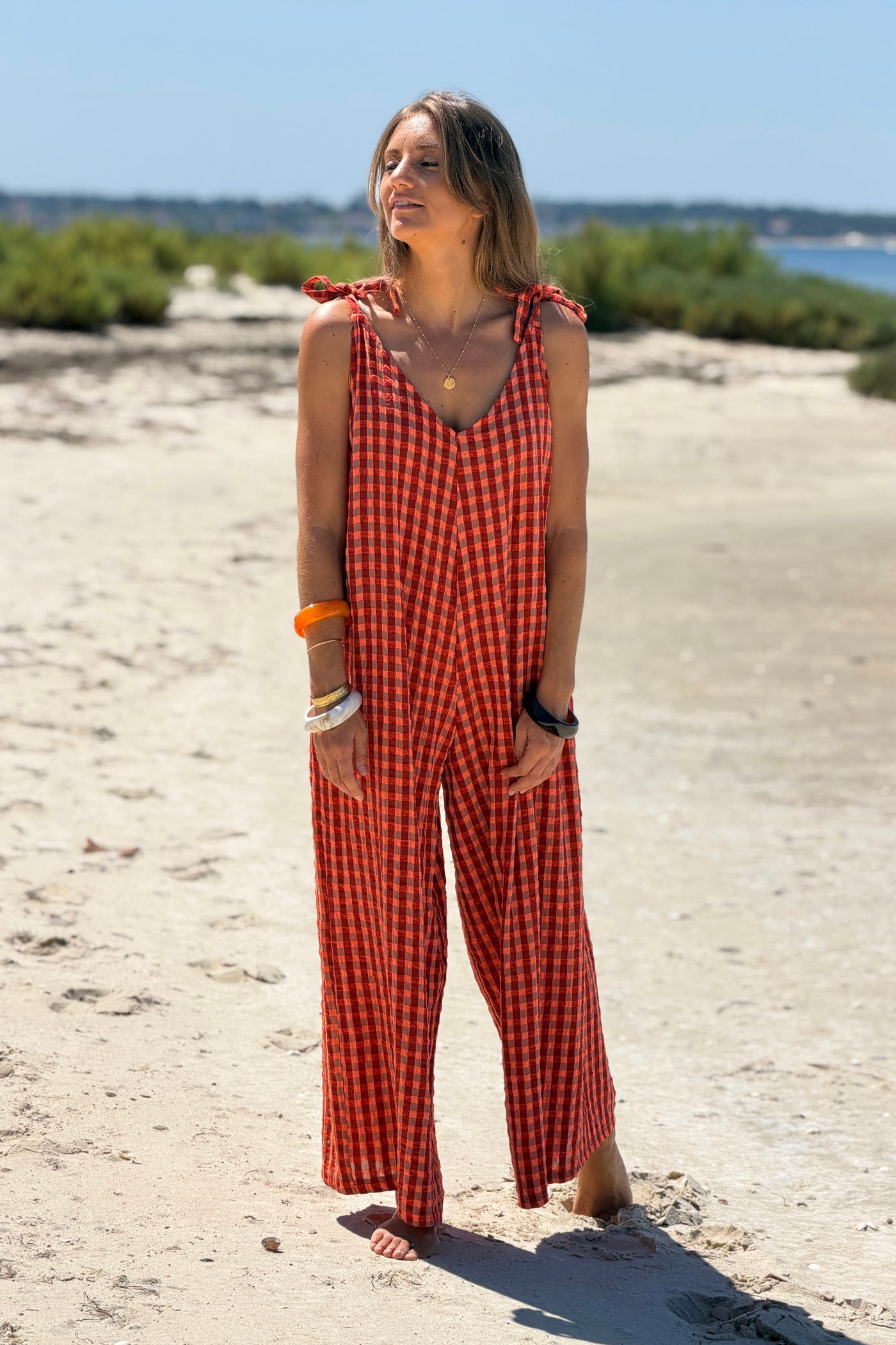 Combi pantalon à carreaux orange terracotta effet texturé bretelles nœuds