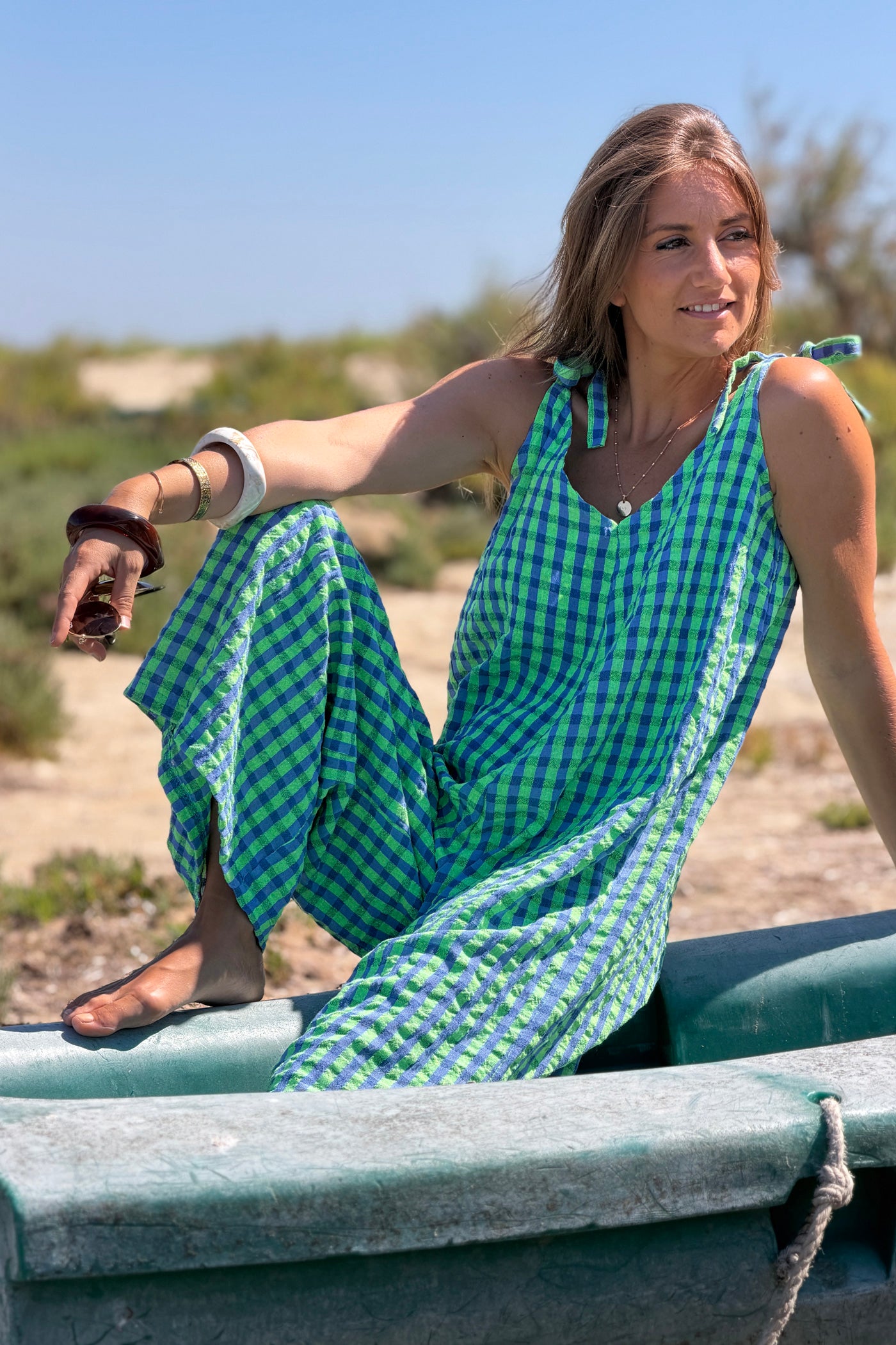 Combi pantalon à carreaux verts et bleus effet texturé bretelles nœuds