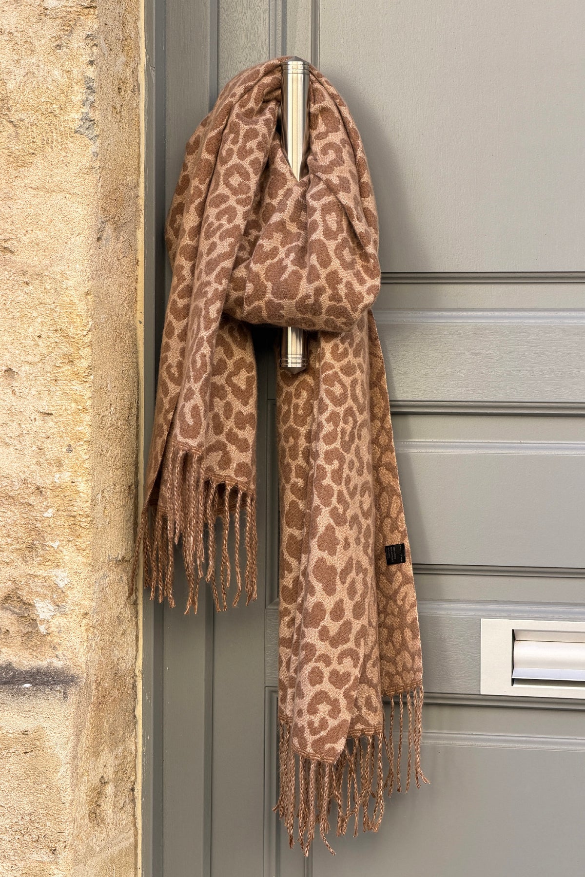Echarpe douce avec franges motifs léopard beige et camel