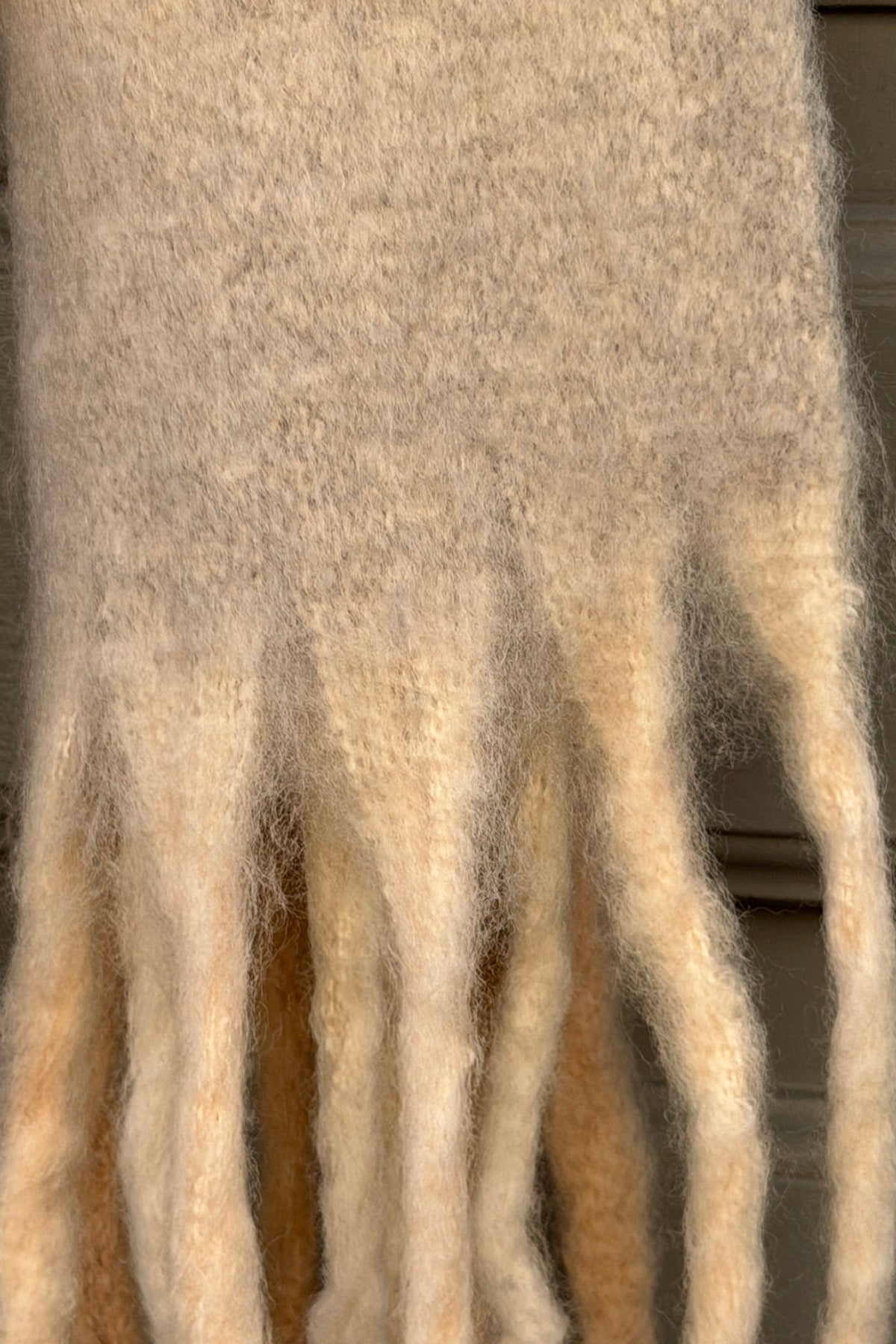Echarpe douce et chaude à carreaux beige avec franges