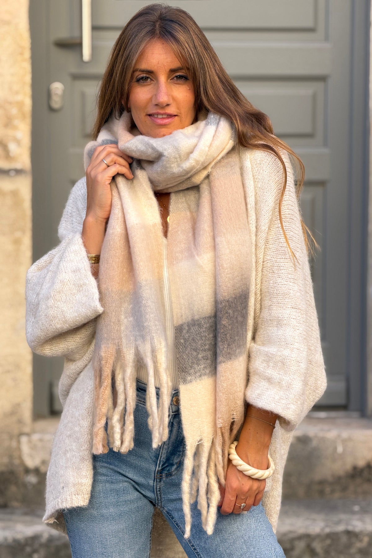 Echarpe douce et chaude à carreaux beige avec franges