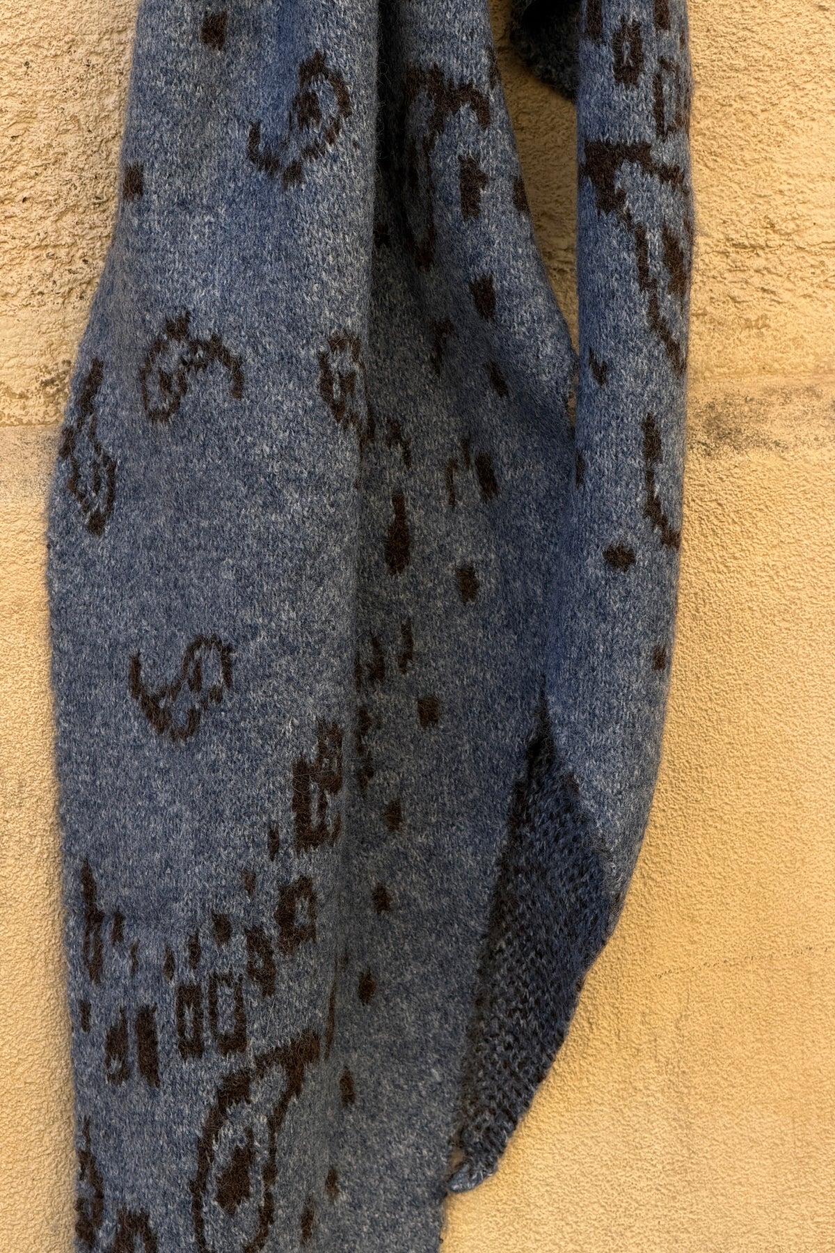 Echarpe foulard en maille bleu motif bandana