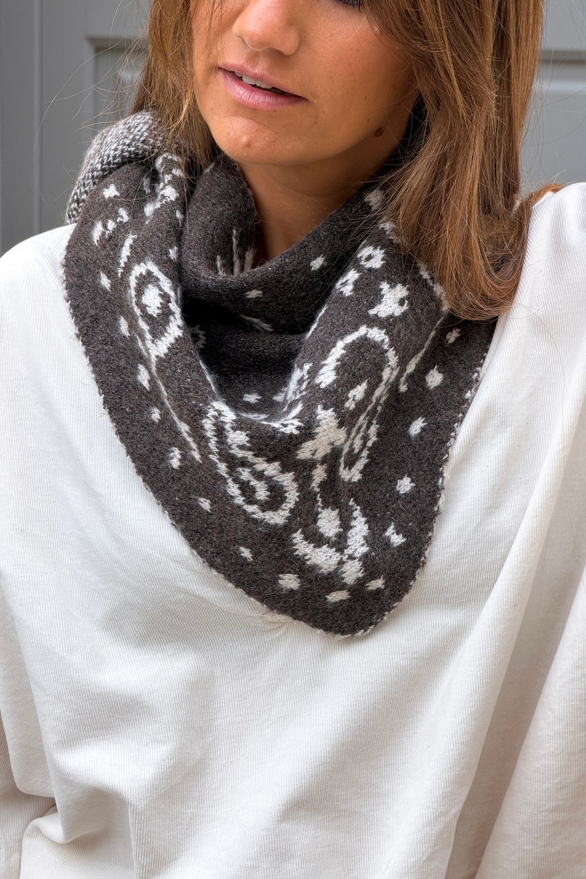 Echarpe foulard en maille marron motif bandana