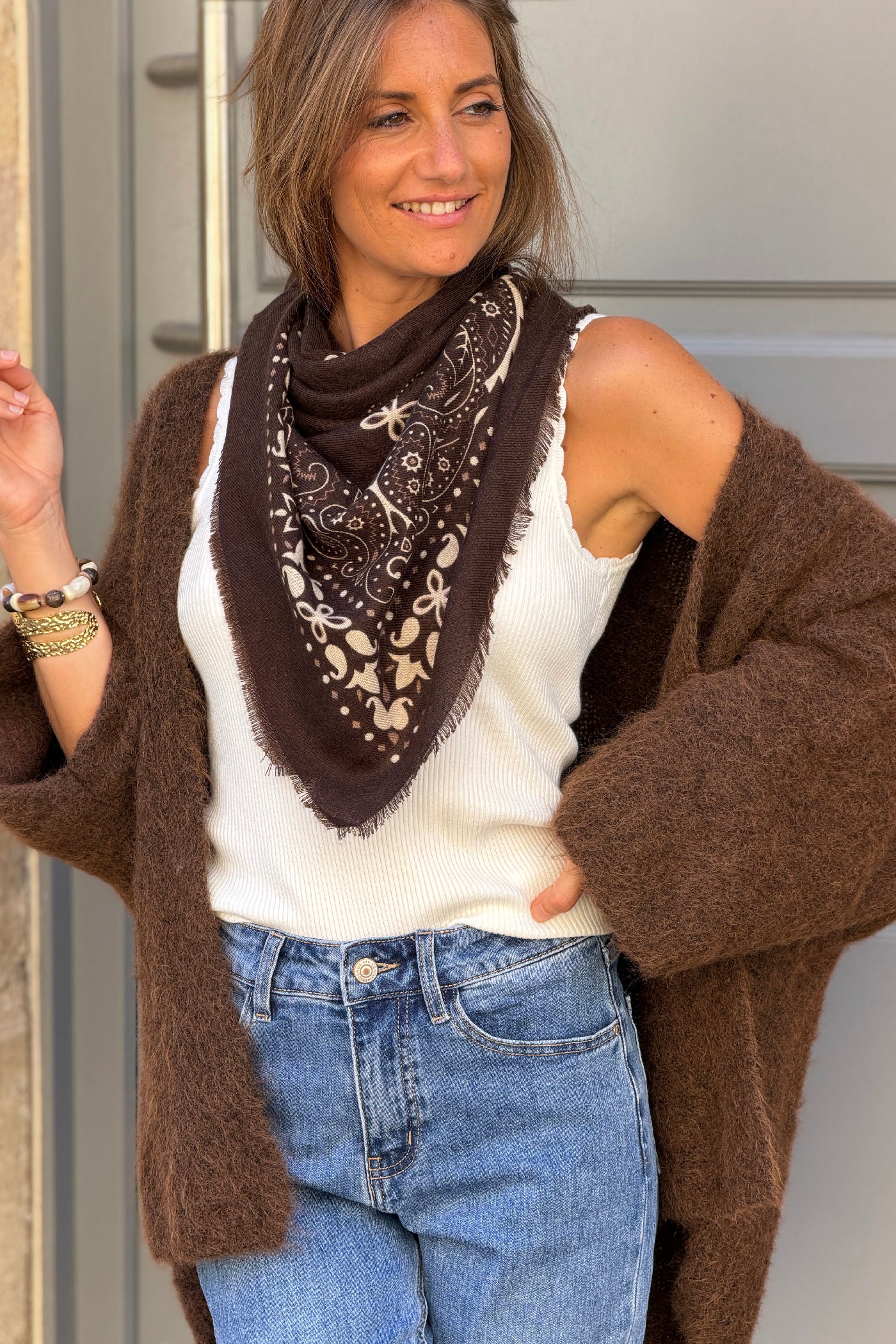 Écharpe marron douce imprimé bandana à finitions franges