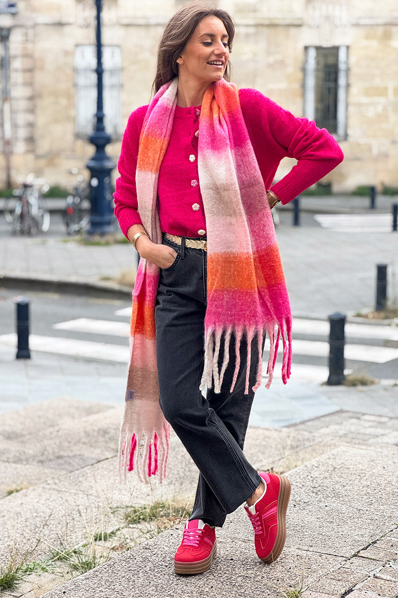 Écharpe toute douce à carreaux fuchsia avec franges