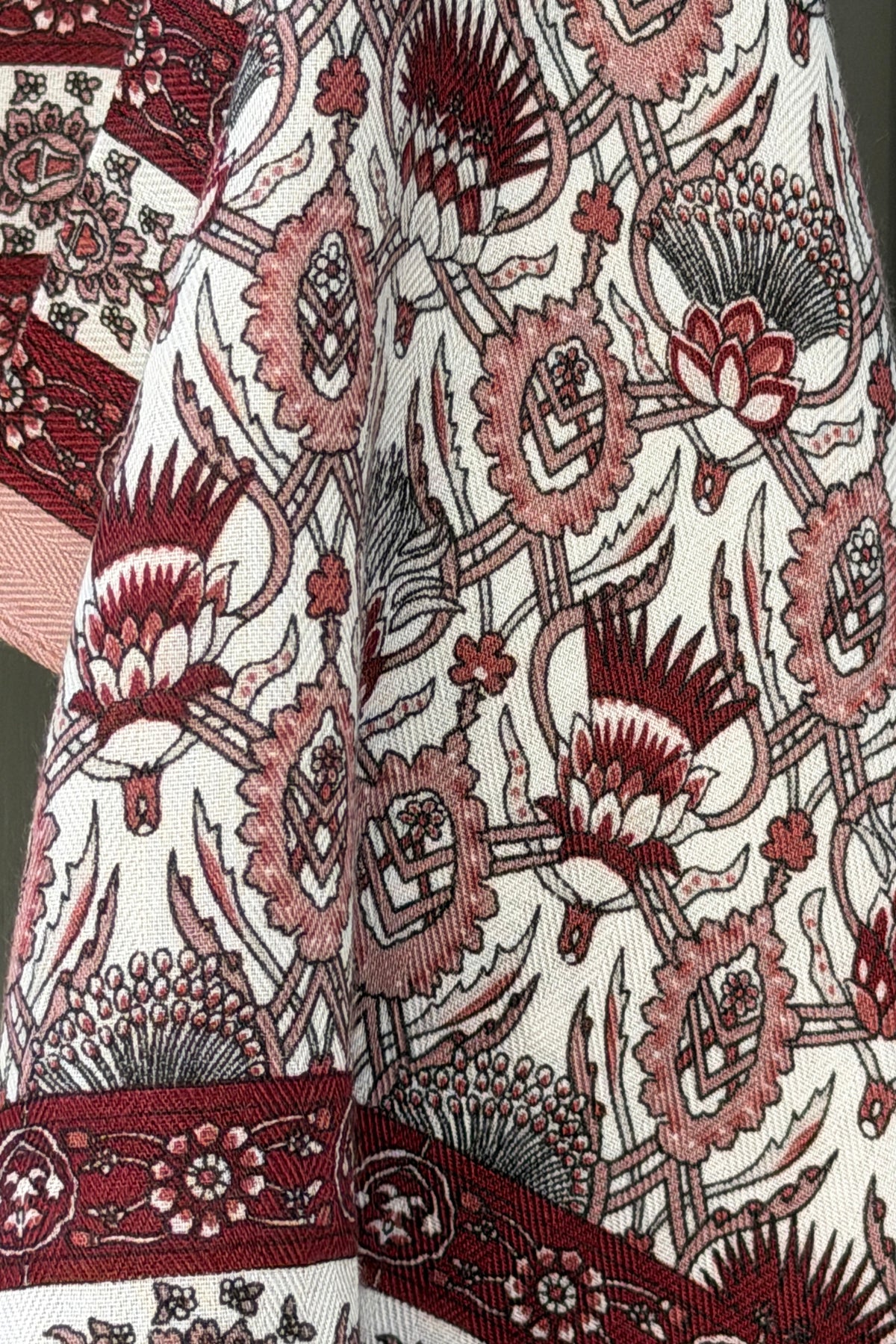 Foulard carré imprimé fleurs paisley aubergine