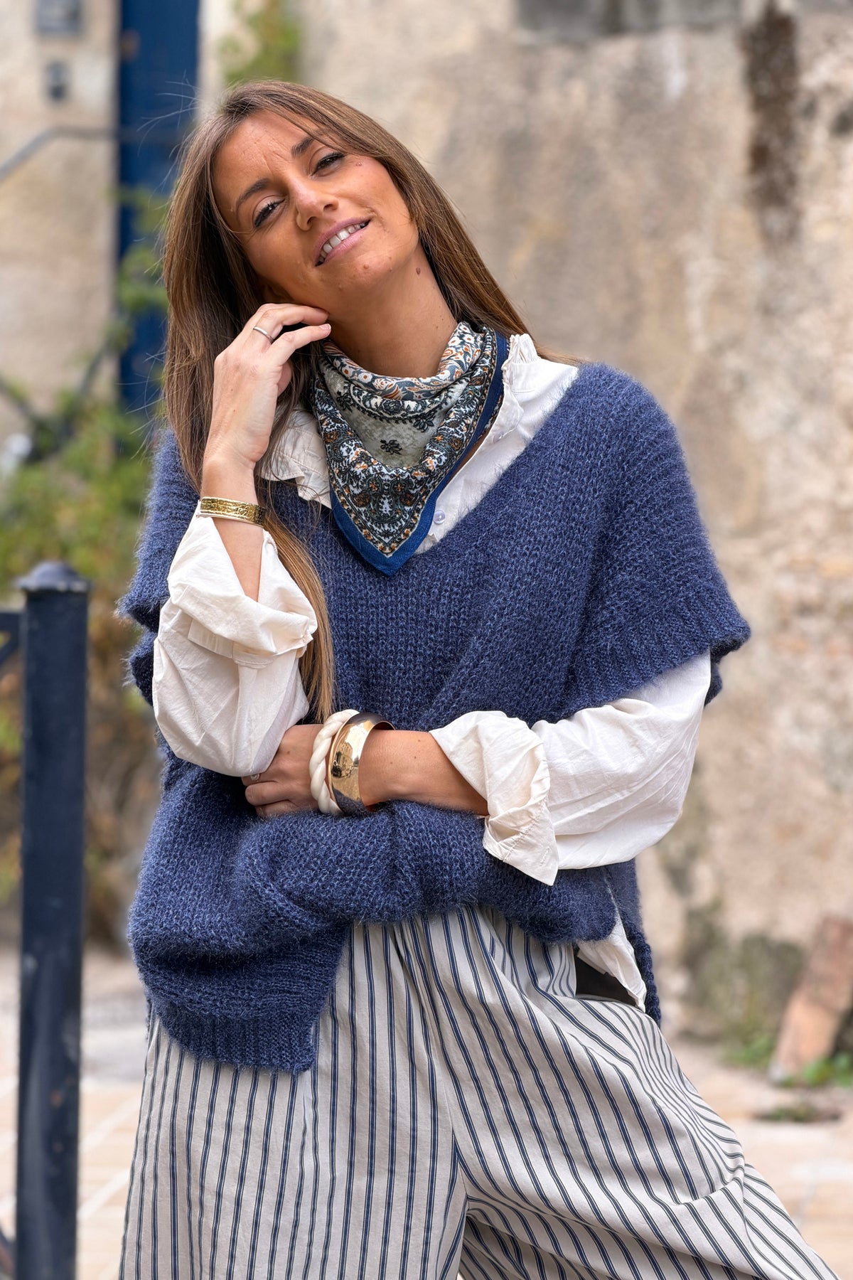 Foulard carré bleu motif paisley et rosace moutarde