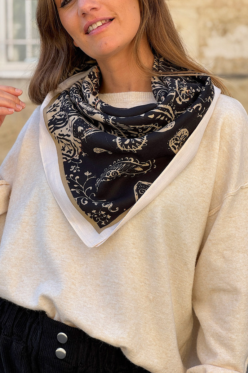 Foulard carré noir imprimé cachemire paisley style bandana