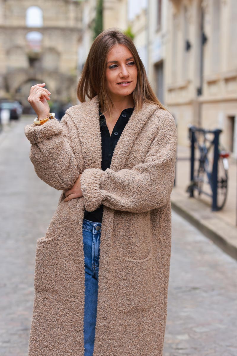 Gilet à capuche marron glacé long et chaud en bouclettes chinée avec poches