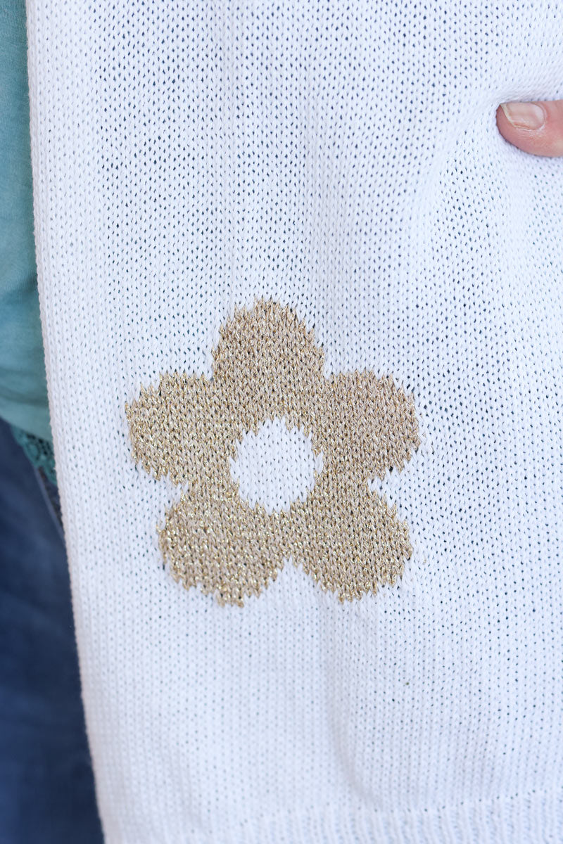 Gilet blanc en maille coton fleurs dorées
