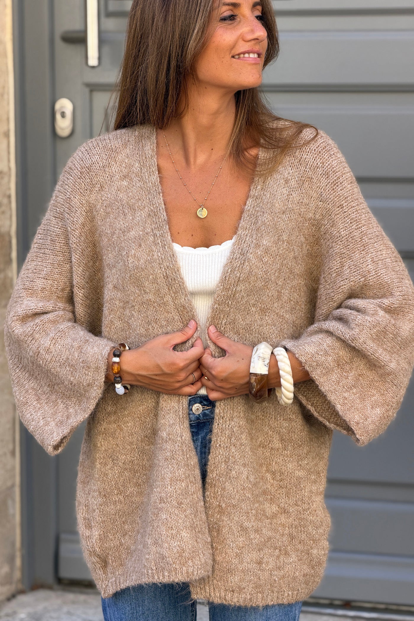 Gilet camel chiné en maille coupe loose manches chauve-souris trois-quarts