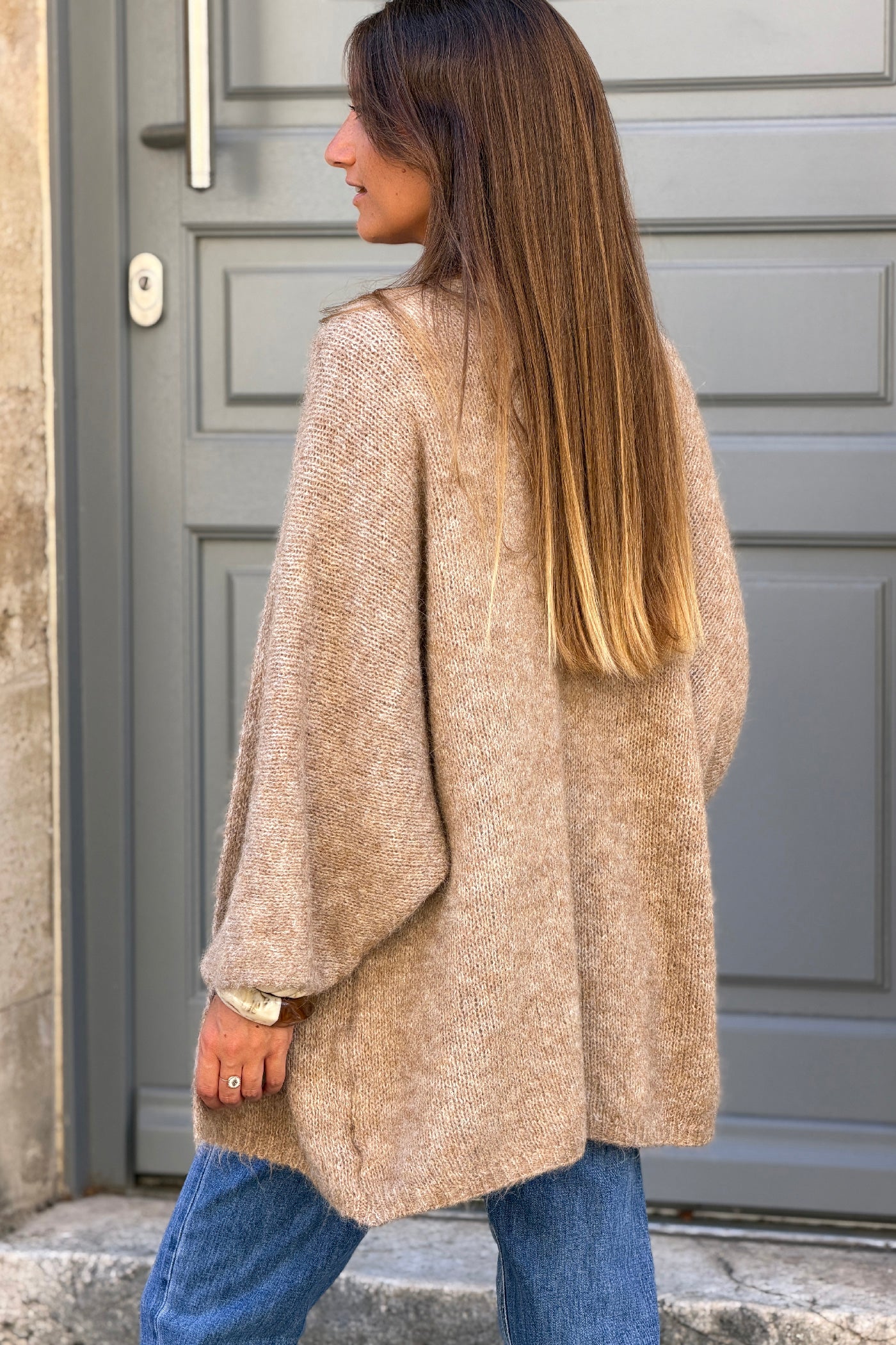 Gilet camel chiné en maille coupe loose manches chauve-souris trois-quarts