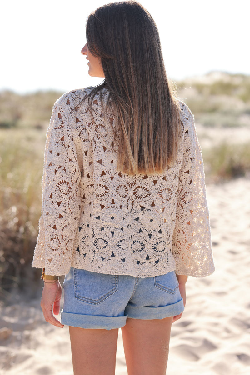 Gilet court beige à boutons en crochet avec sequins style bohème