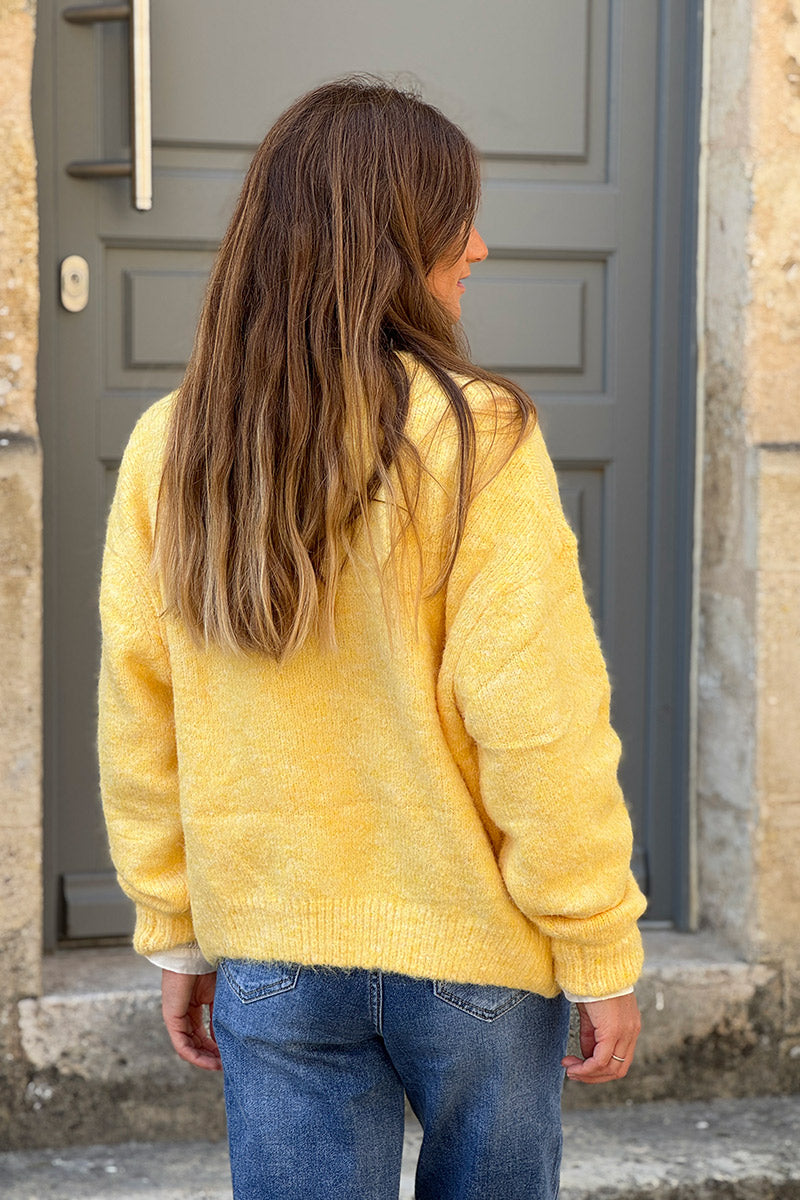 Gilet douillet jaune chiné en maille col rond boutons nacrés