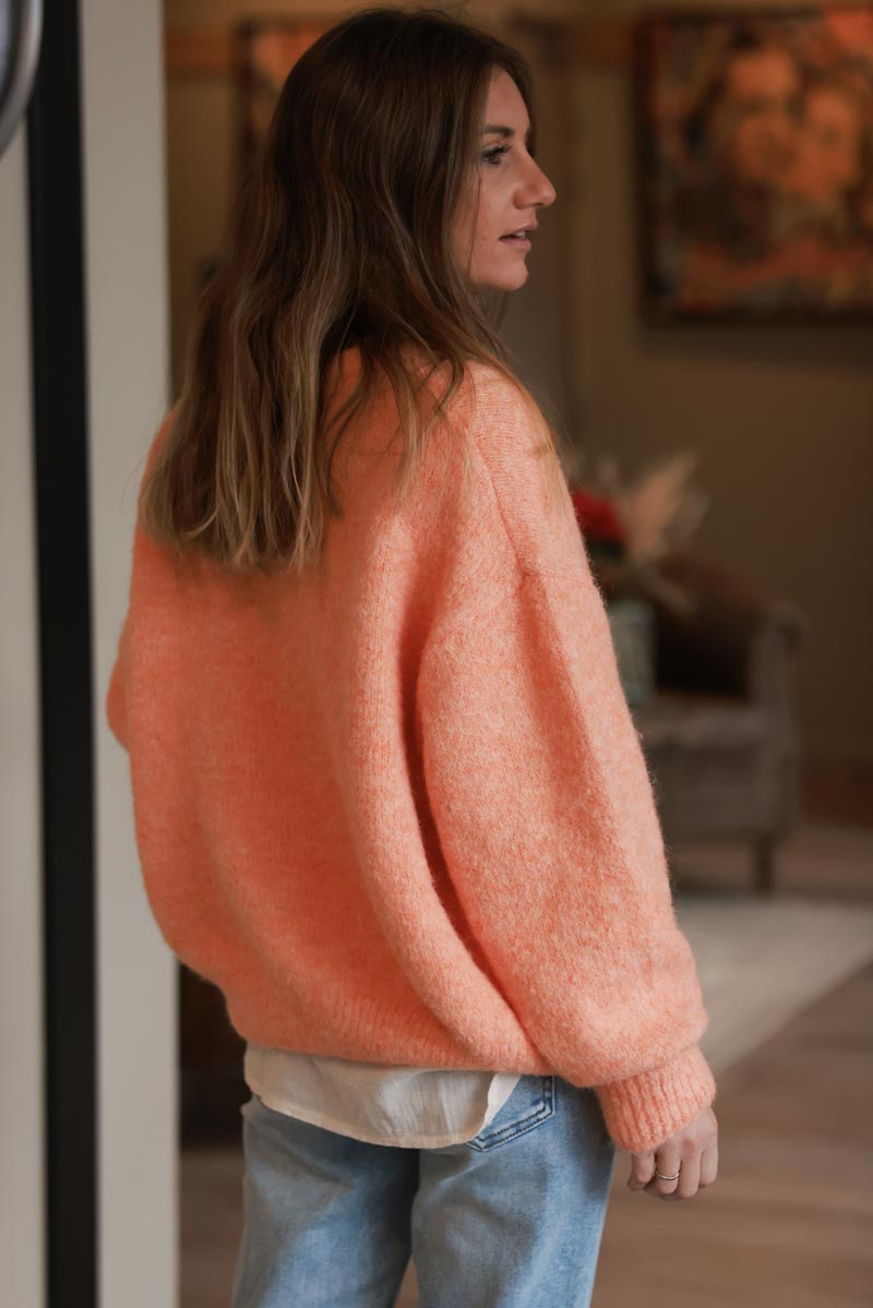 Gilet douillet orange pastel chiné en maille col rond boutons nacrés