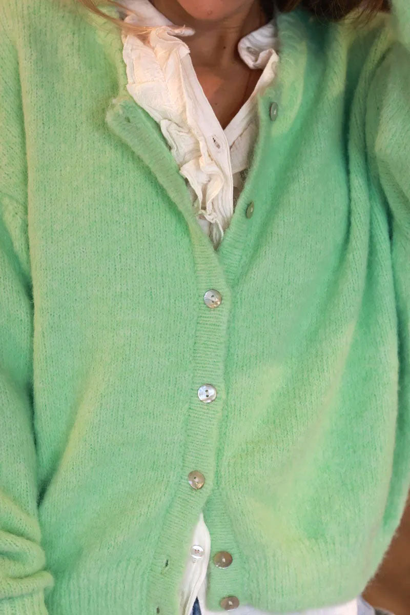 Gilet douillet vert pastel chiné en maille col rond boutons nacrés