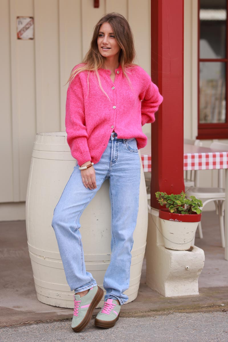 Cárdigan de punto fucsia con cuello redondo y botones nacarados