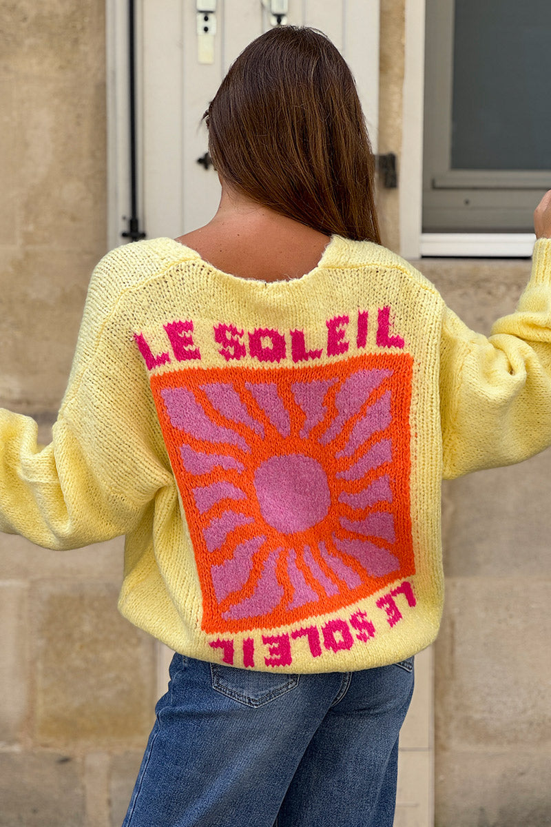 Gilet jaune pâle en grosse maille avec gros boutons le Soleil manches bouffantes