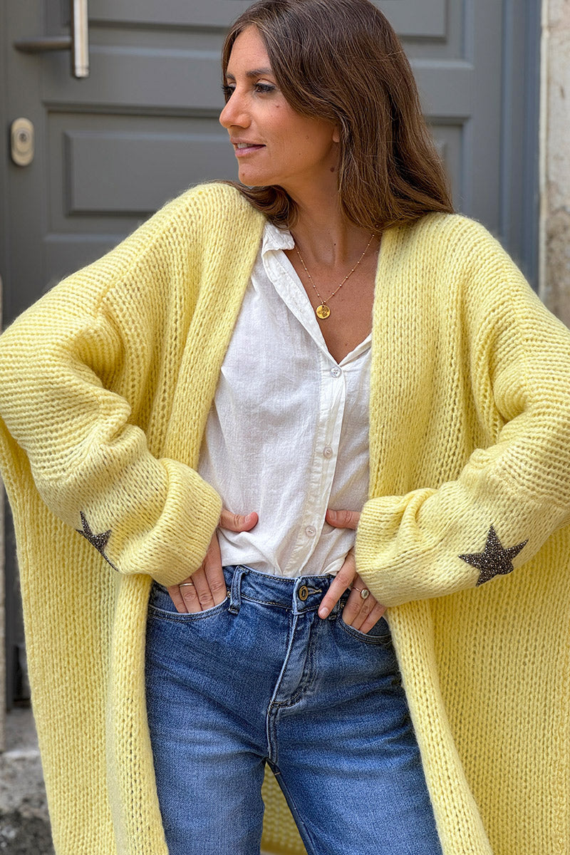 Gilet jaune pale mi long grosses mailles étoile strass manches