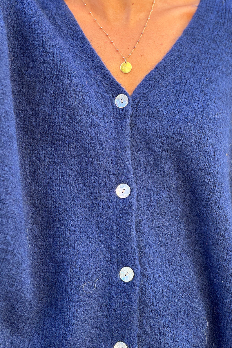 Gilet large et loose bleu marine sans manches en maille kid mohair boutons nacrés