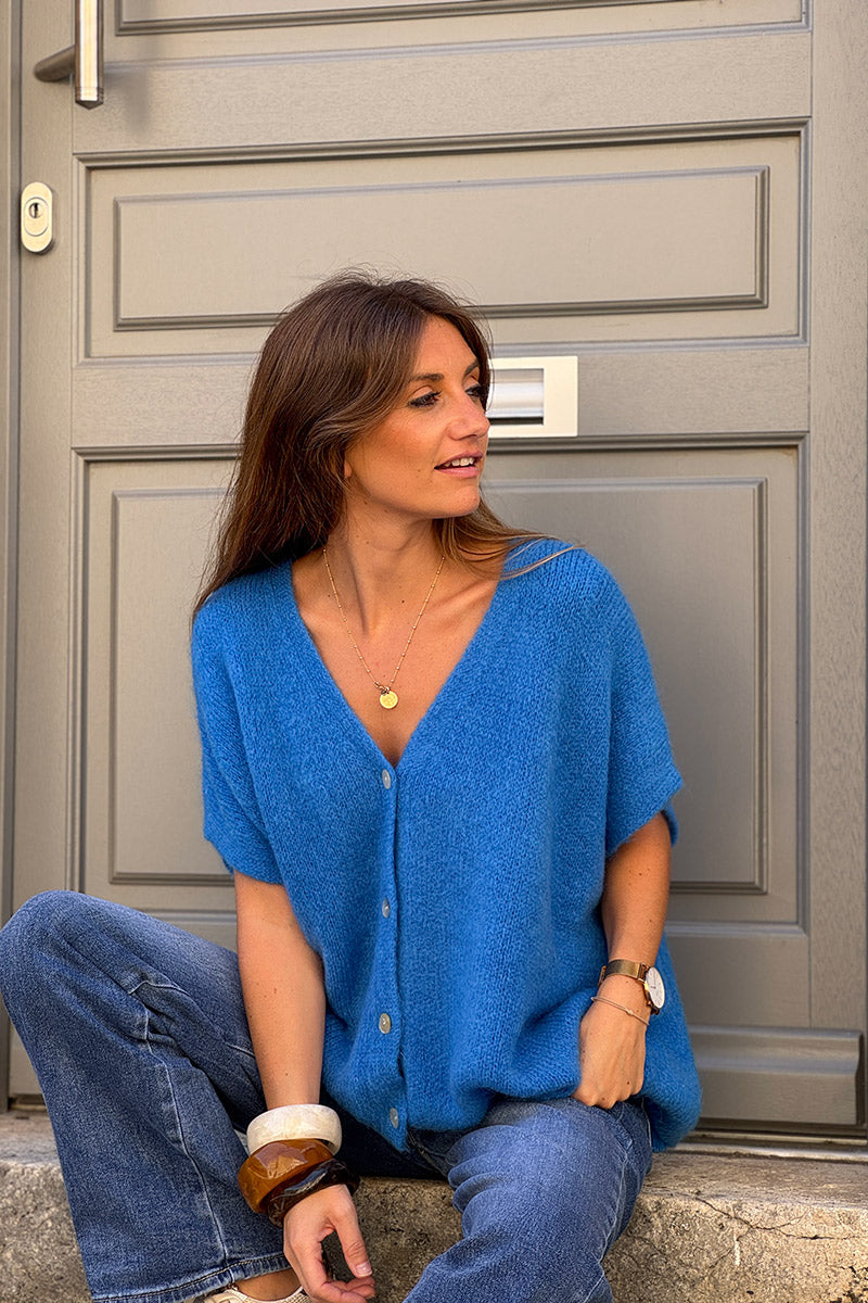 Gilet large et loose bleu roi sans manches en maille kid mohair boutons nacrés
