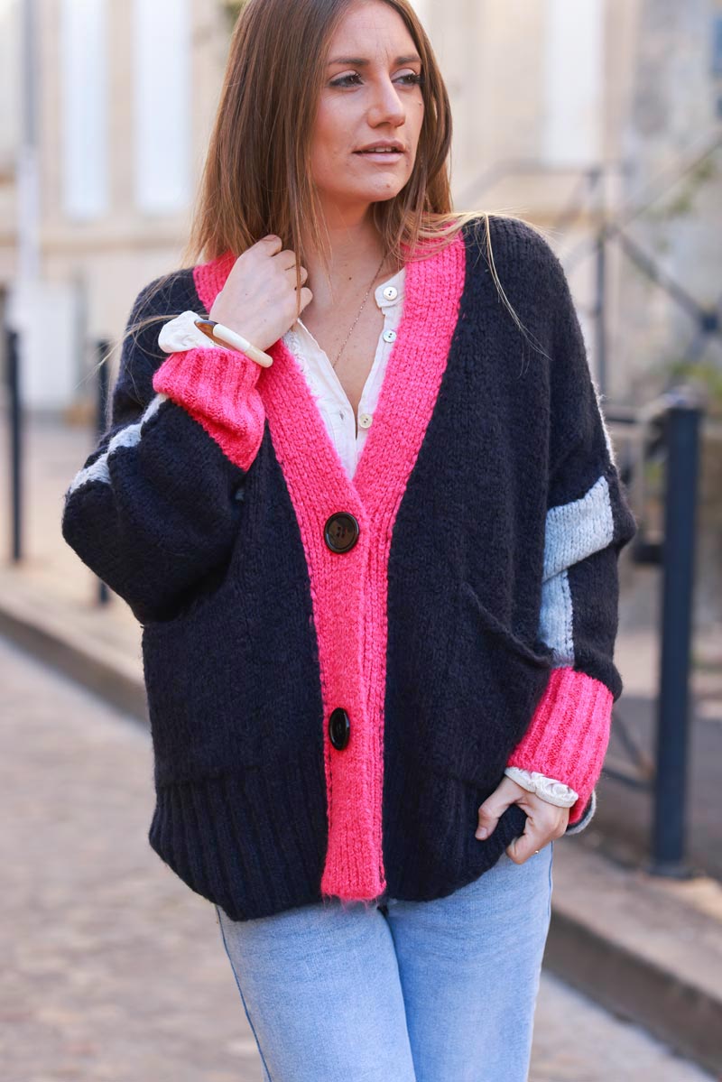 Gilet loose en maille mohair tricolore marine gris et fuchsia avec boutons et poches