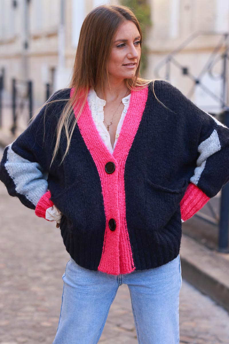 Gilet loose en maille mohair tricolore marine gris et fuchsia avec boutons et poches