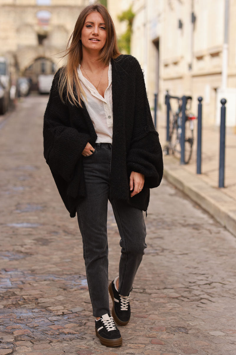 Gilet loose et large noir en grosse maille coutures apparentes manches bouffantes