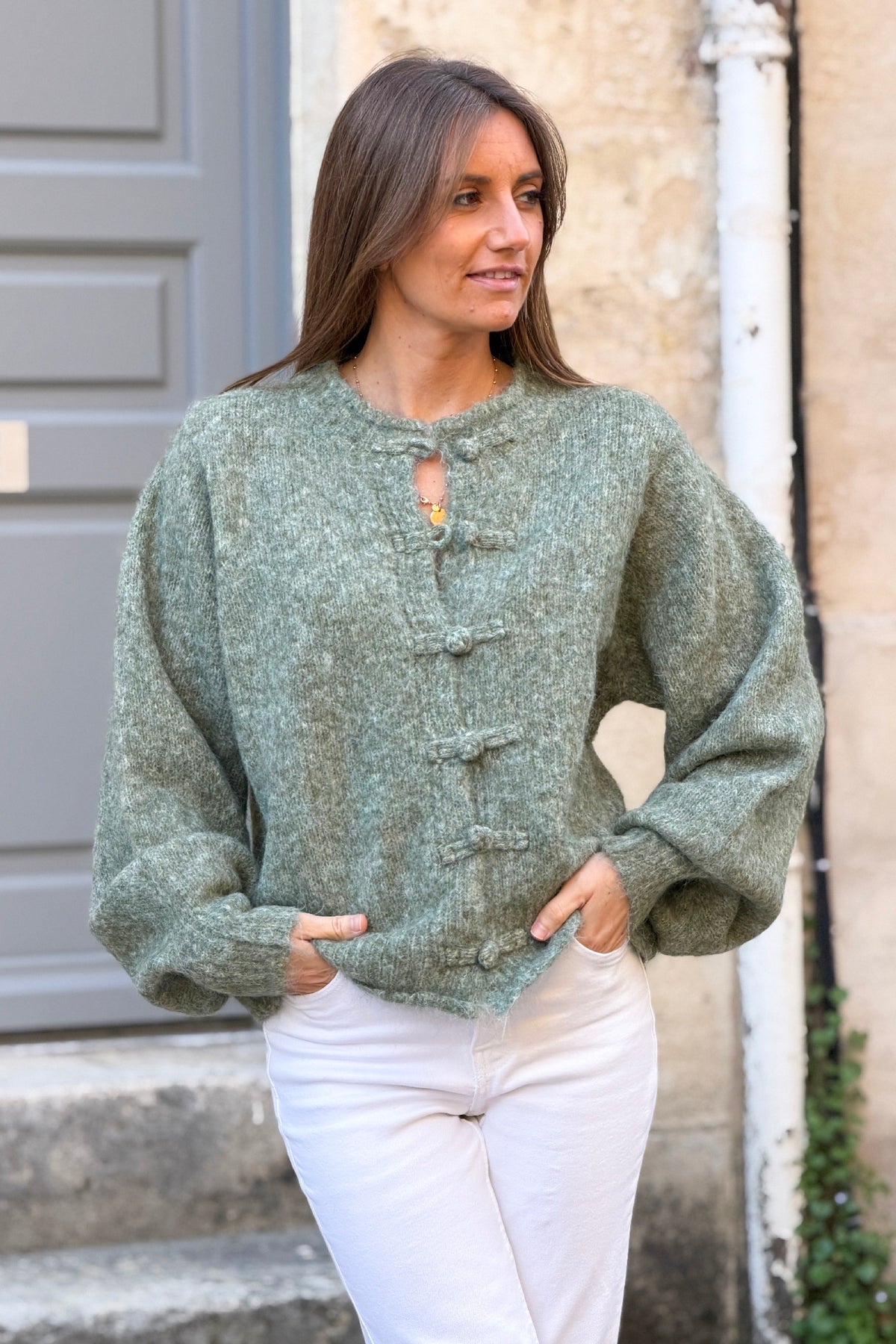 Gilet moelleux kaki chiné en maille mohair détail boutons style officier