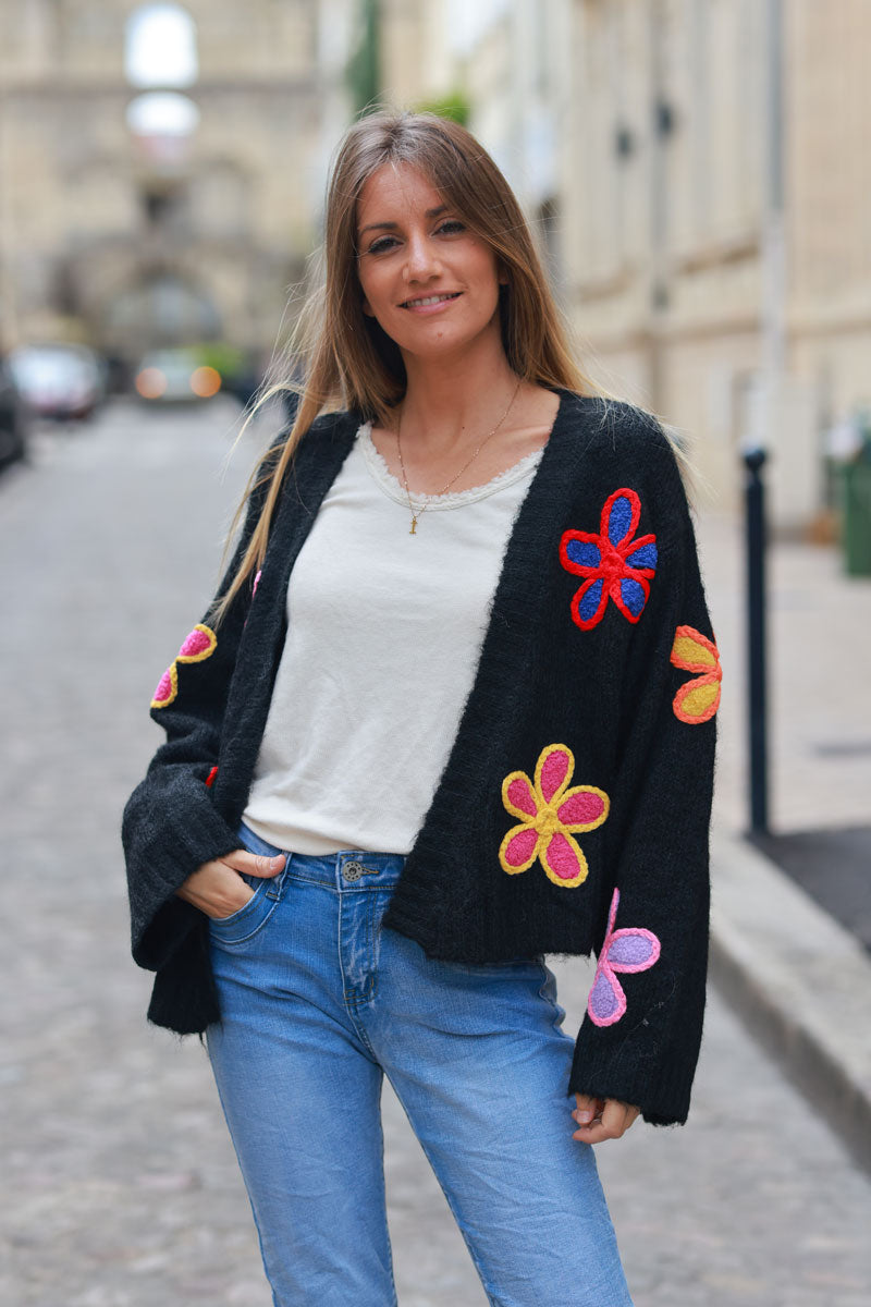 Gilet moelleux noir en maille broderie fleurs colorées