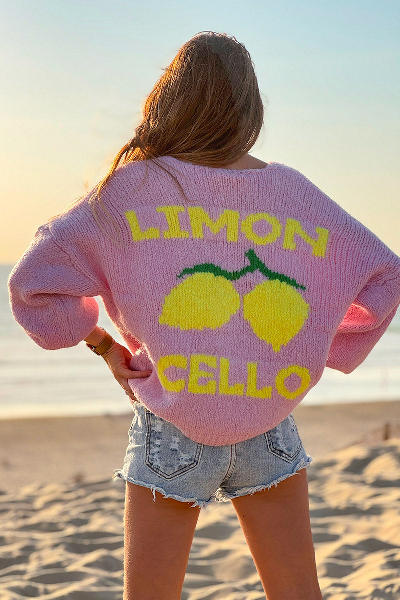 Gilet rose pâle en grosse maille et gros boutons citron limoncello au dos