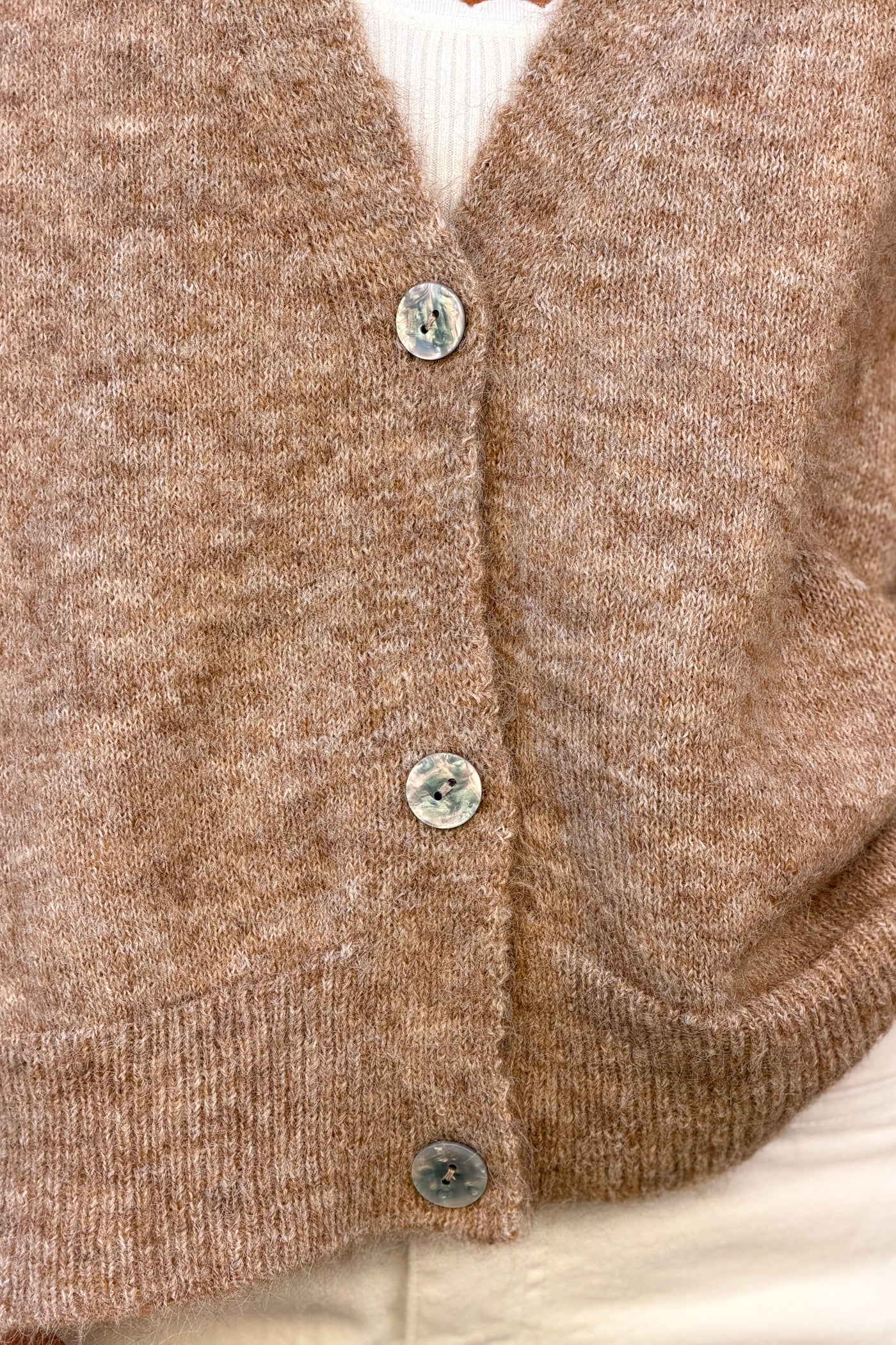 Gilet sans manches camel clair coupe loose en maille chinée boutons nacrés