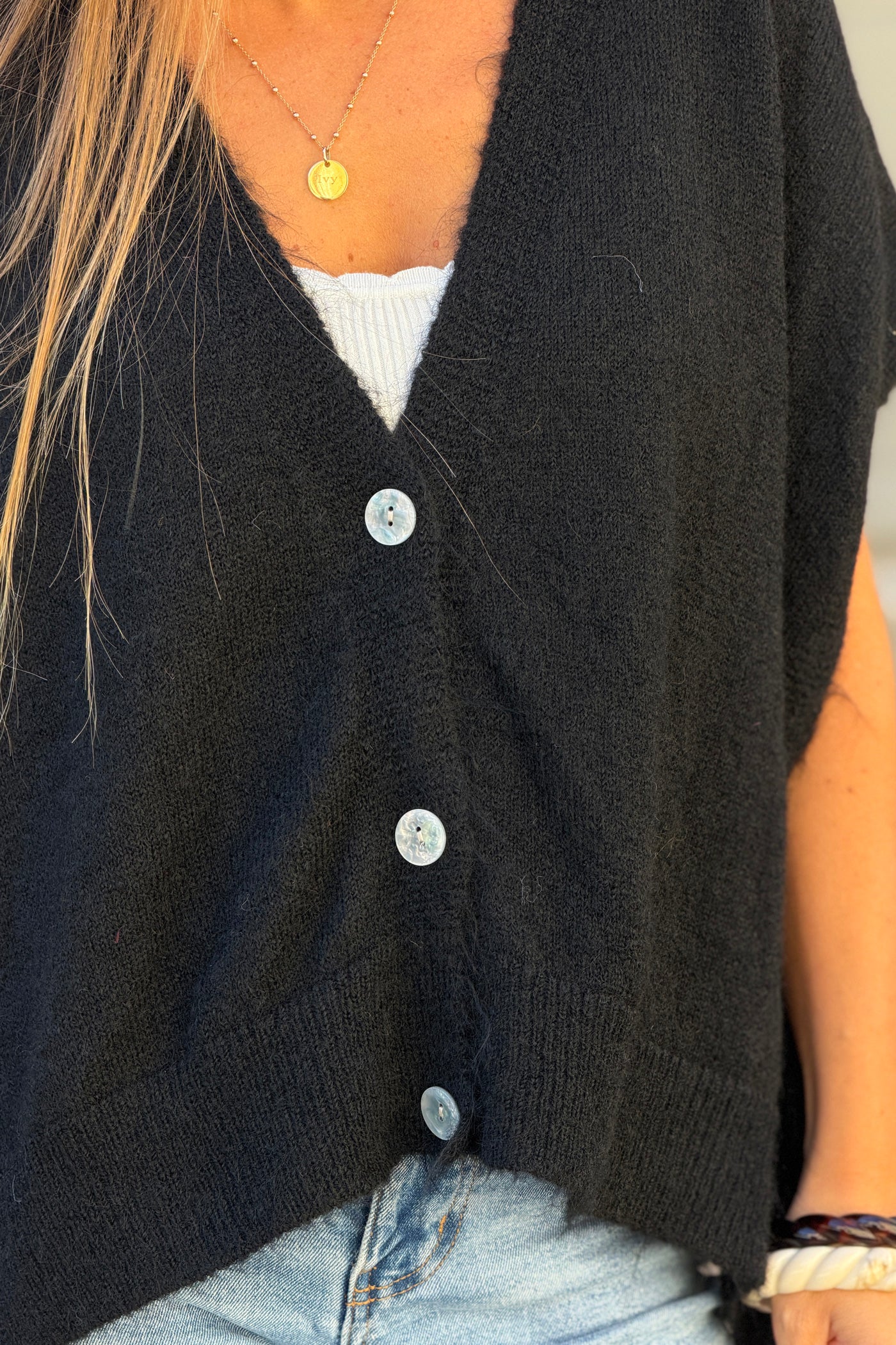 Gilet sans manches noir coupe loose en maille chinée boutons nacrés