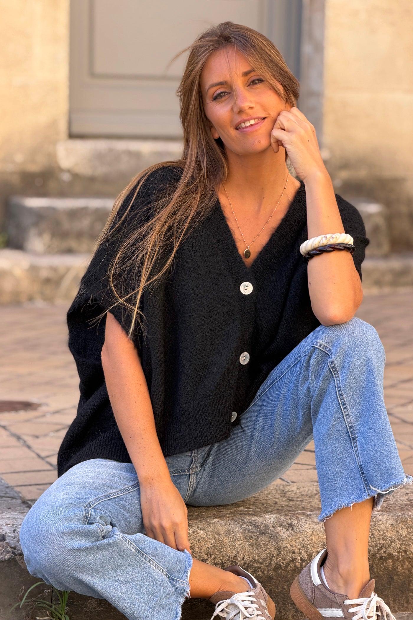 Gilet sans manches noir coupe loose en maille chinée boutons nacrés
