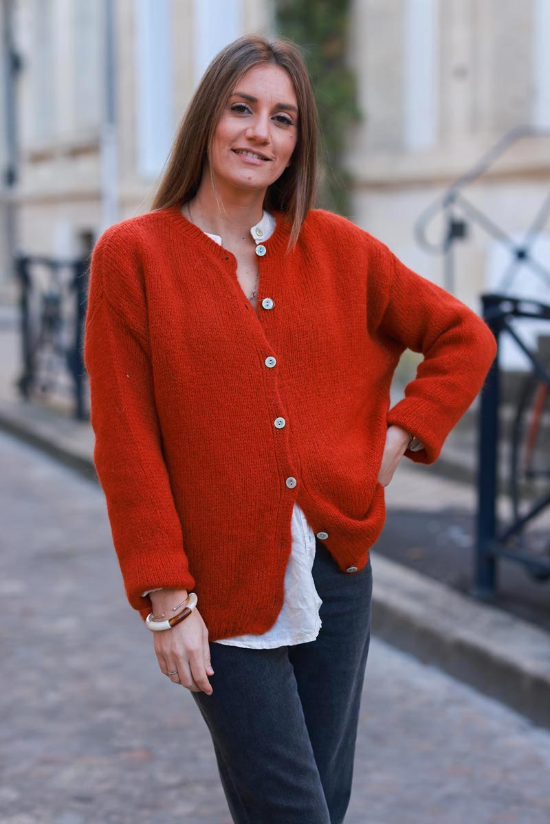 Gilet terracotta en maille mohair boutons nacrés