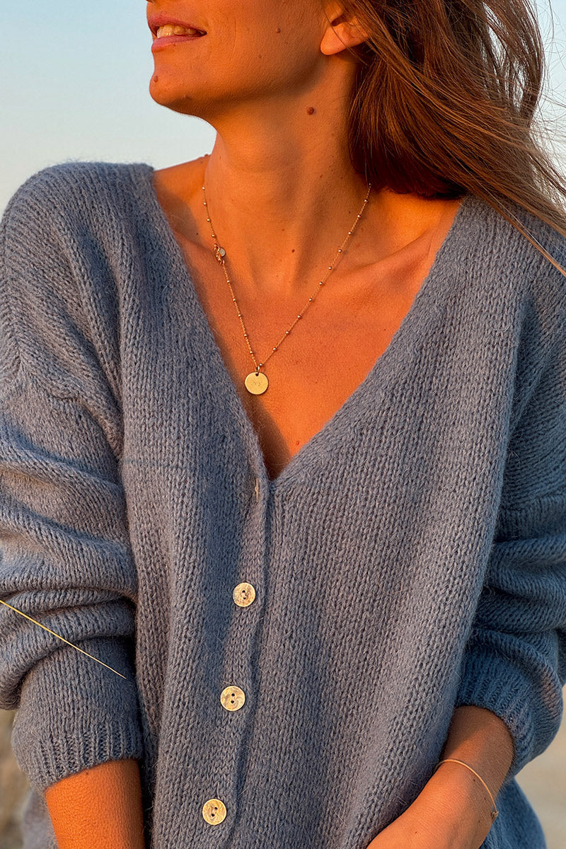 Gilet uni bleu jean en maille petits boutons nacres