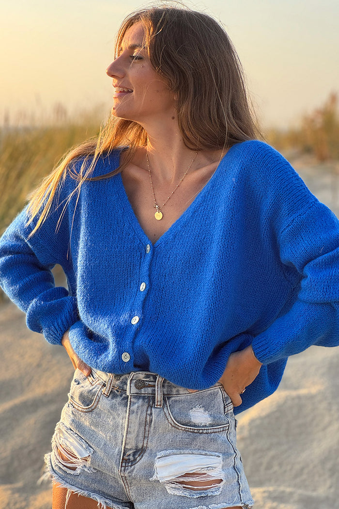 Gilet uni bleu roi en maille petits boutons nacrés - HORIZONS LOINTAINS