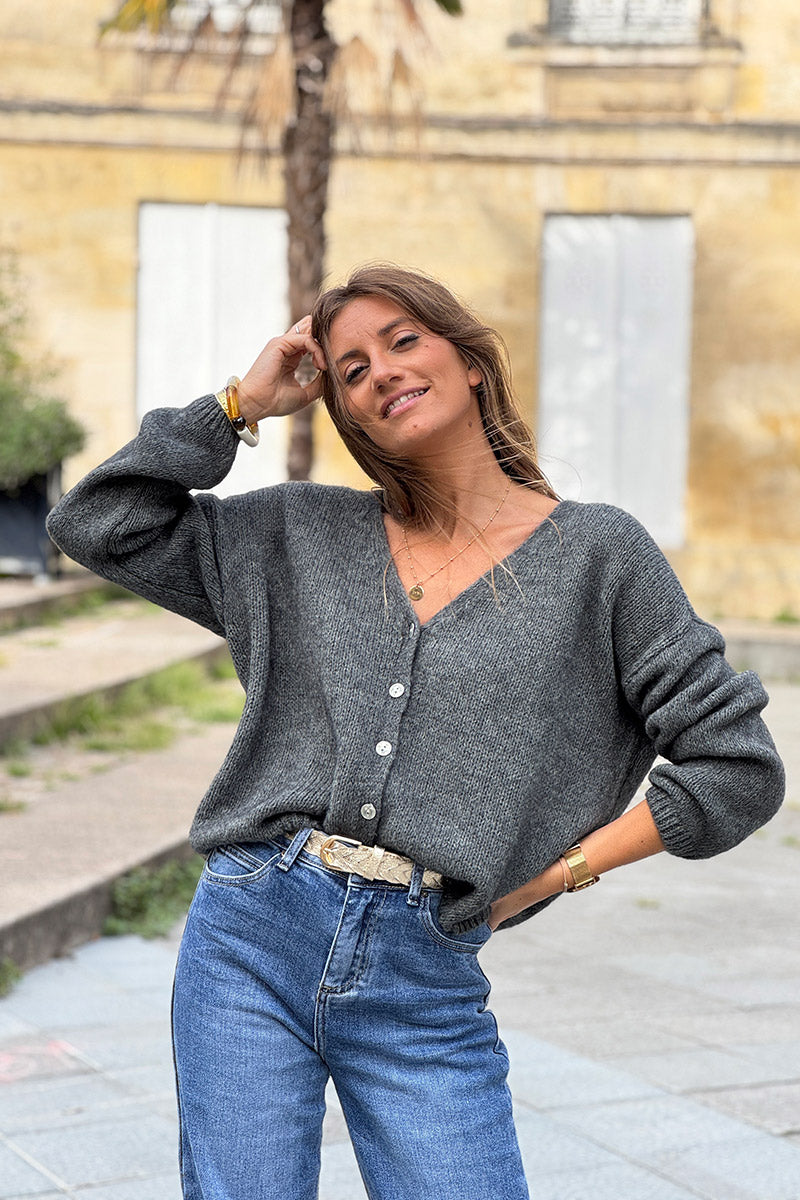 Gilet uni gris anthracite chiné en maille petits boutons nacrés