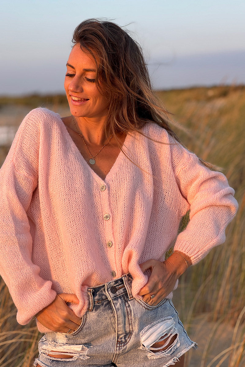 Gilet uni rose pâle en maille petits boutons nacrés