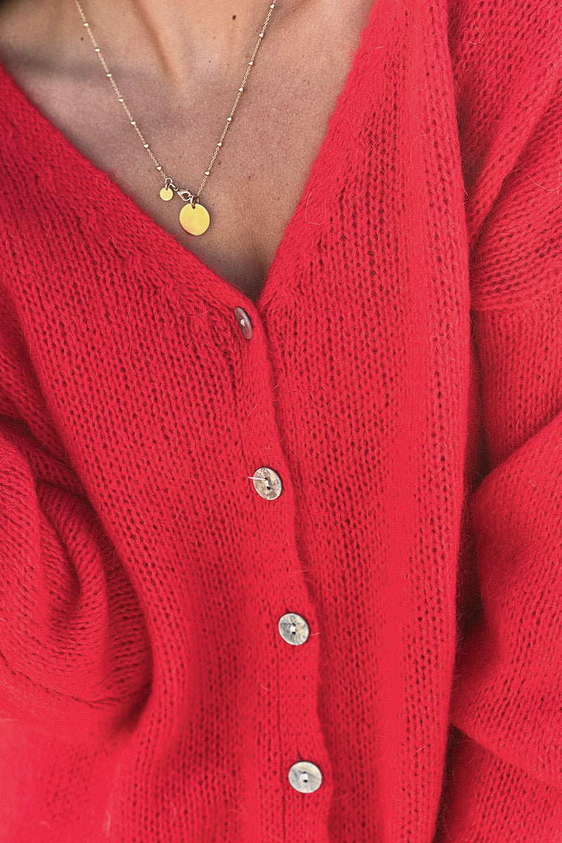 Gilet uni rouge en maille petits boutons nacrés