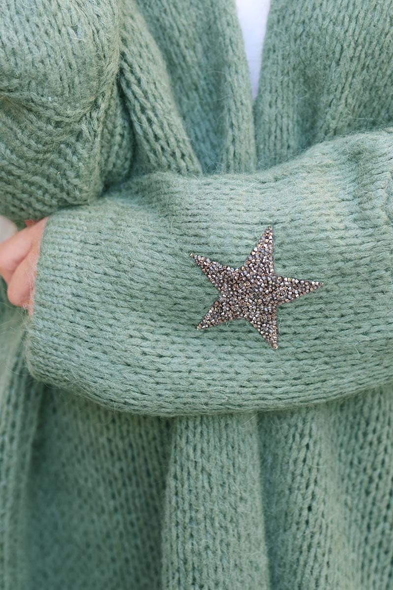 Gilet vert sauge mi long grosses mailles étoile strass manches