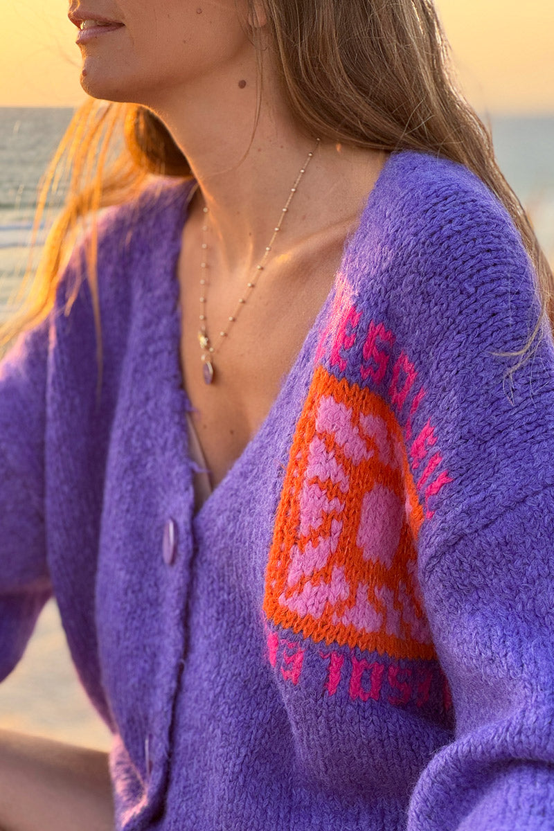 Gilet violet en grosse maille avec gros boutons le Soleil manches bouffantes