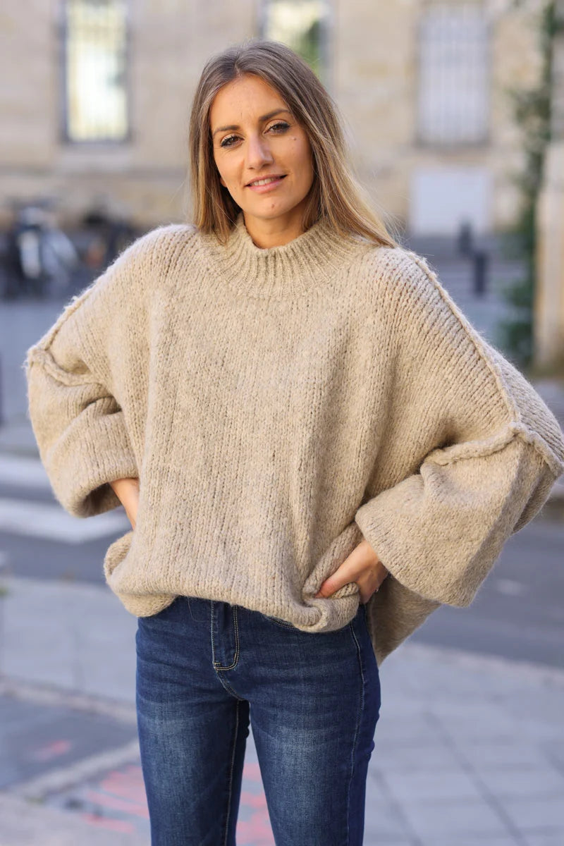 Gros pull large beige en maille chaude couture apparente