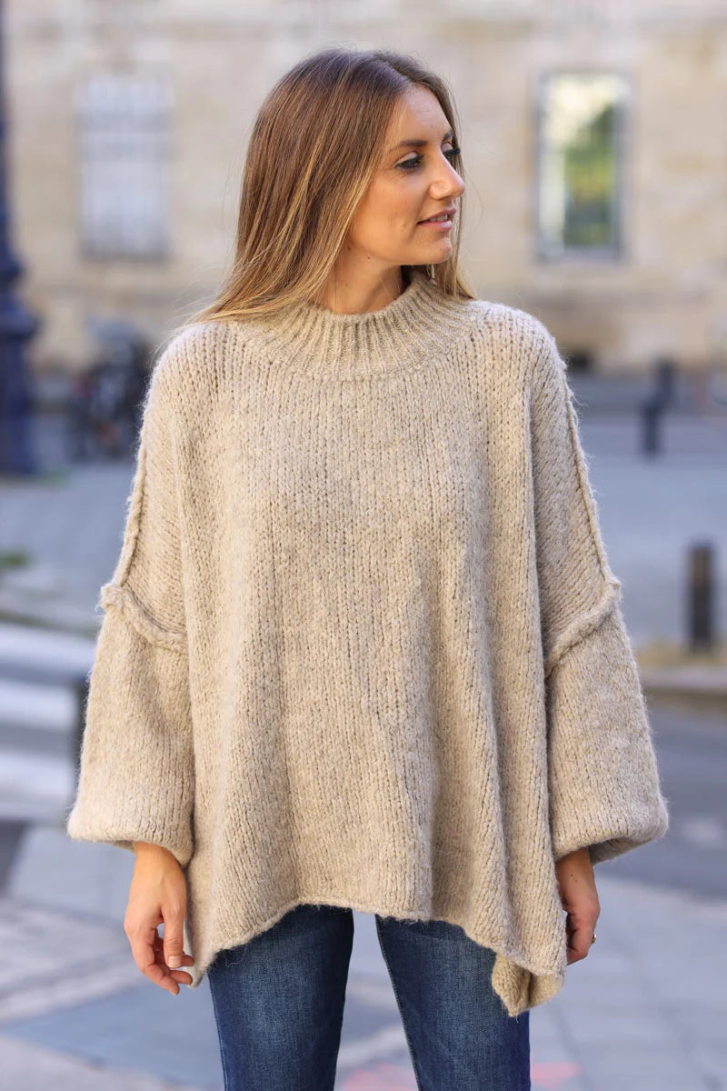 Gros pull large beige en maille chaude couture apparente