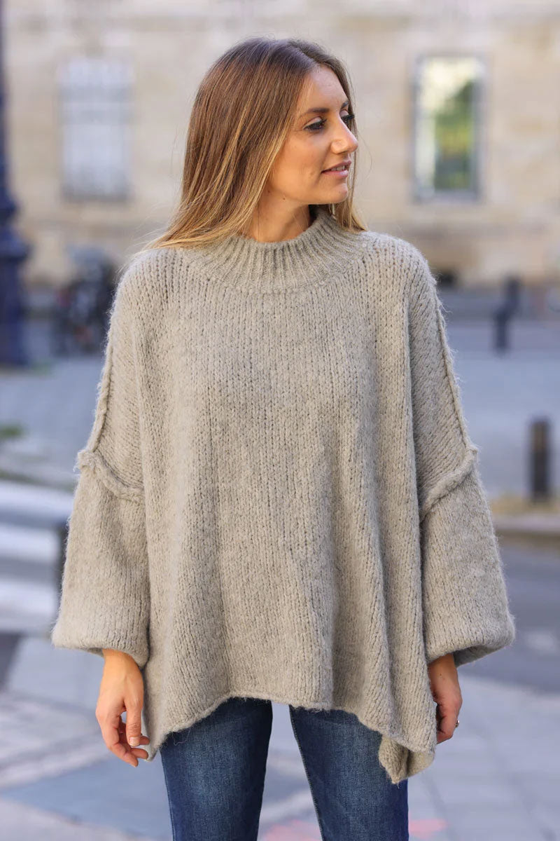Gros pull large beige en maille chaude couture apparente