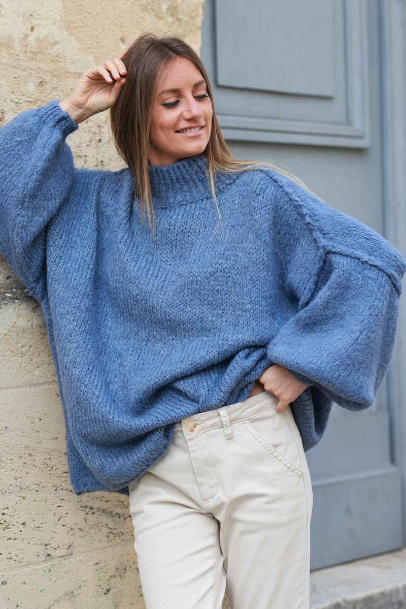 Gros pull large bleu jean en maille chaude couture apparente