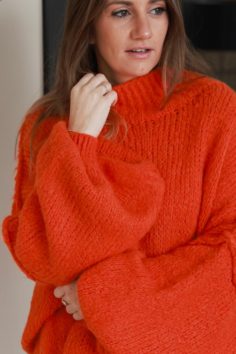 Gros pull large orange en maille chaude couture apparente