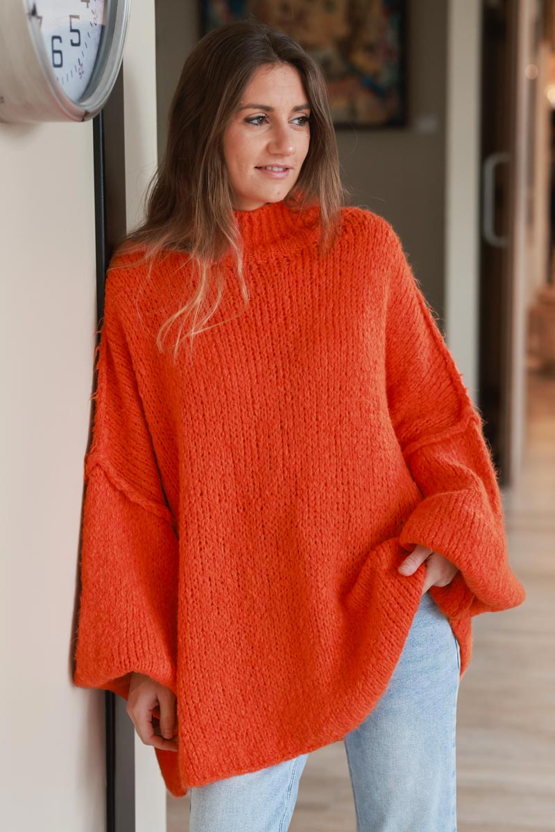 Gros pull large orange en maille chaude couture apparente