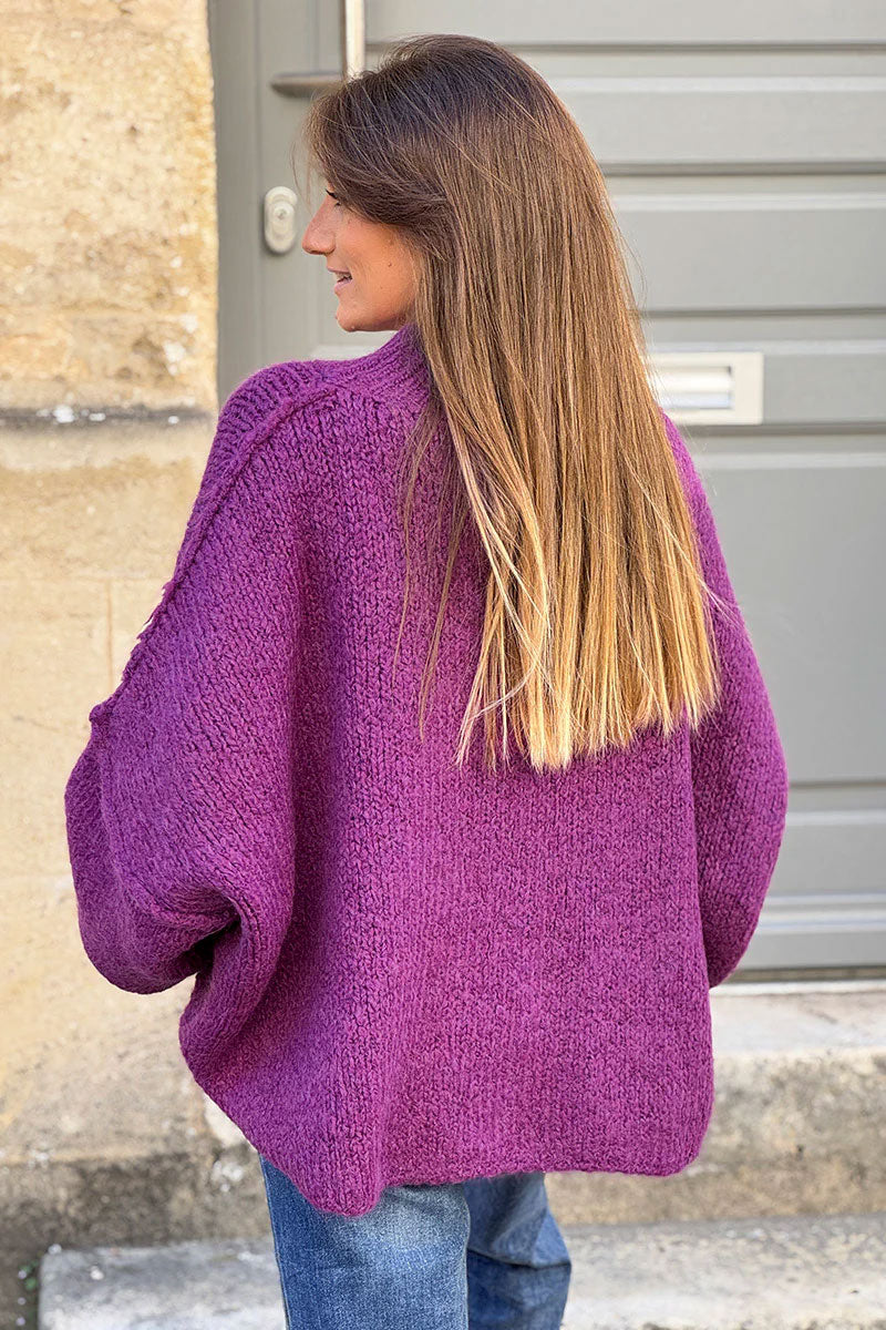 Gros pull large violet en maille chaude couture apparente